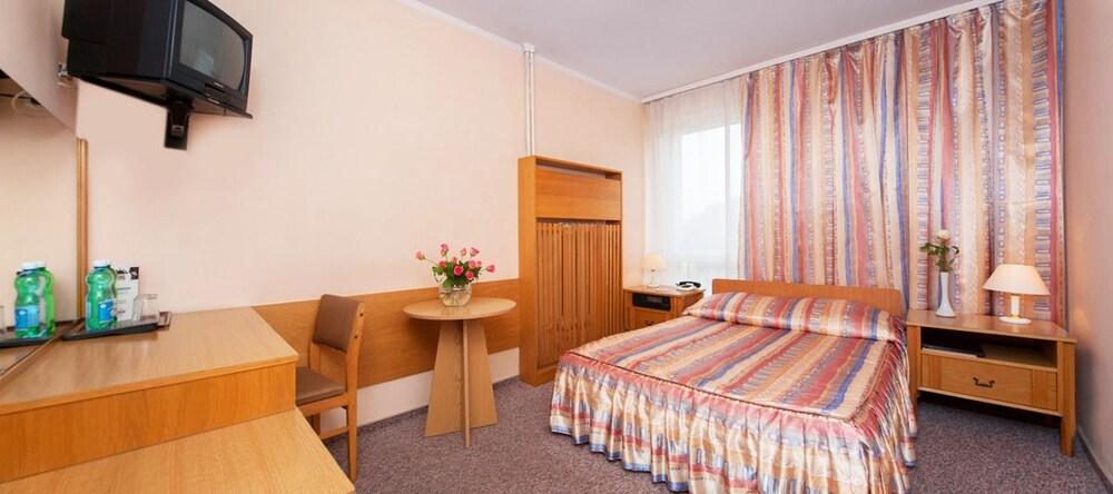 Hotel Gromada Ломжа Экстерьер фото