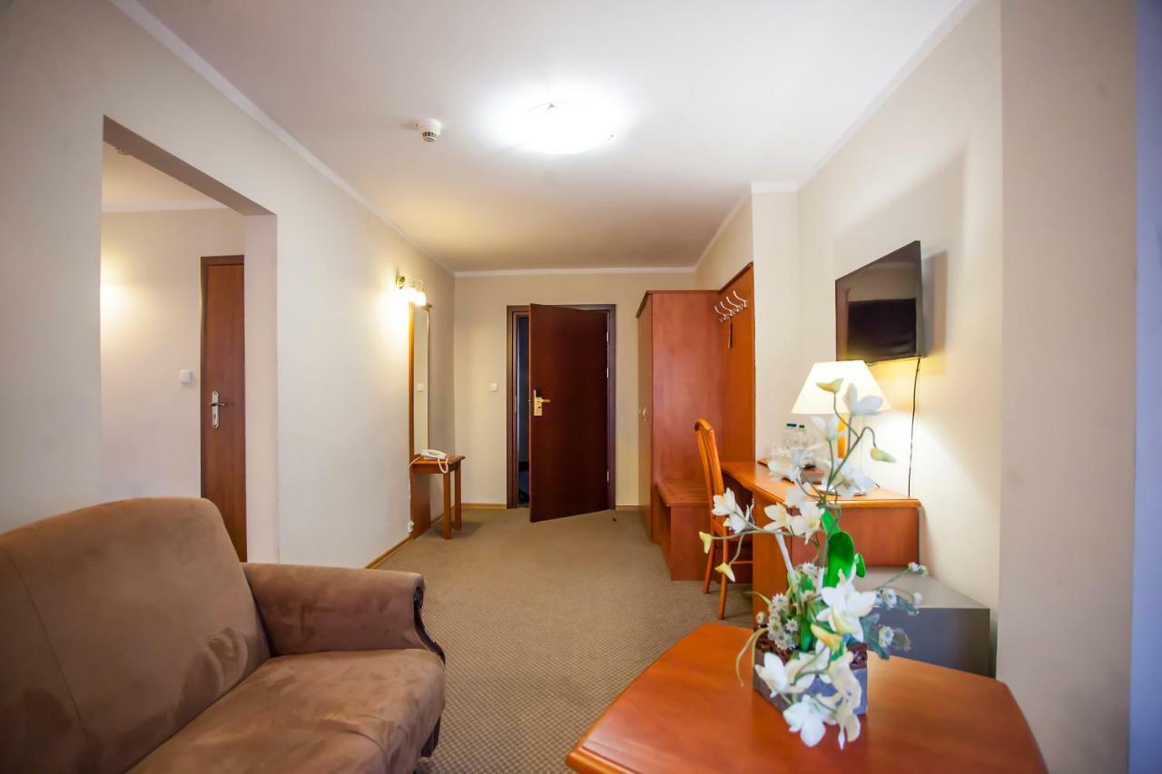 Hotel Gromada Ломжа Экстерьер фото