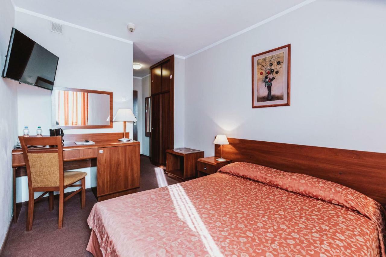 Hotel Gromada Ломжа Экстерьер фото